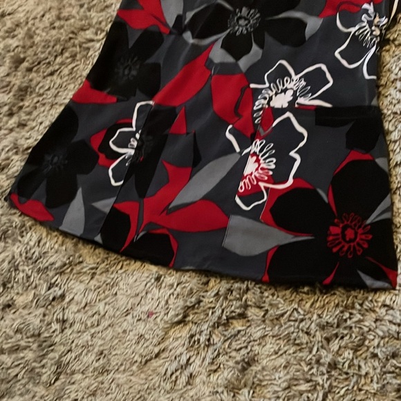 Premier by Healing Hands Womens floral Scrub Top - Picture 3 of 7